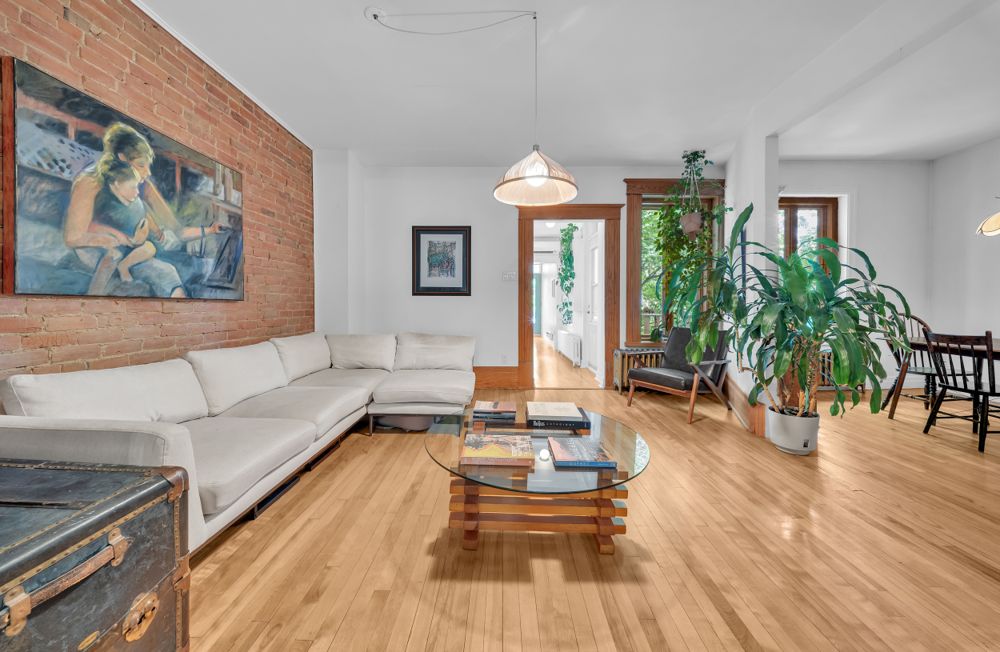 Bright living room at 4266 Avenue Christophe-Colomb