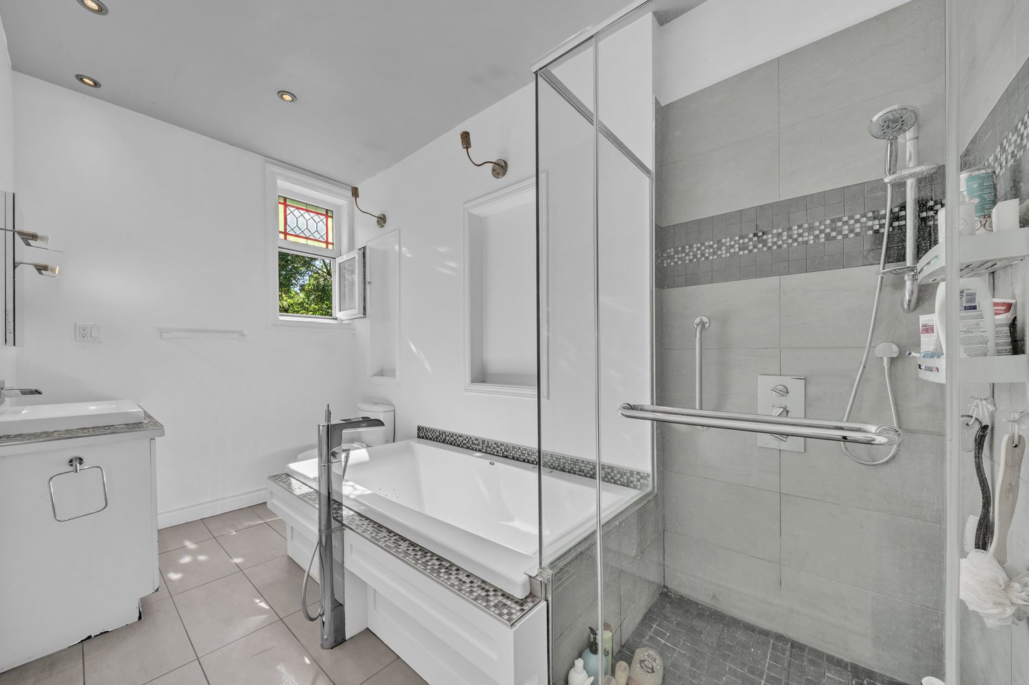Accessible primary bathroom