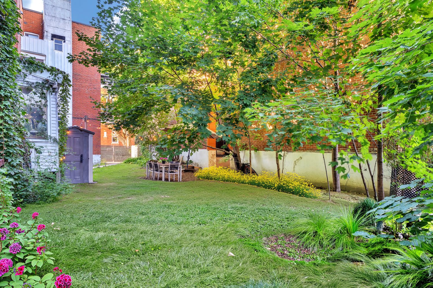 Leafy private outdoor area